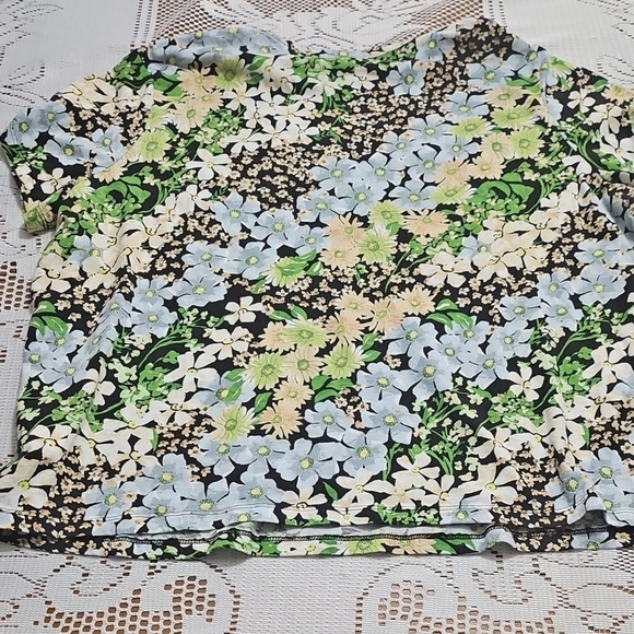 H&M Multicolor Floral T-Shirt - Picture 6 of 6